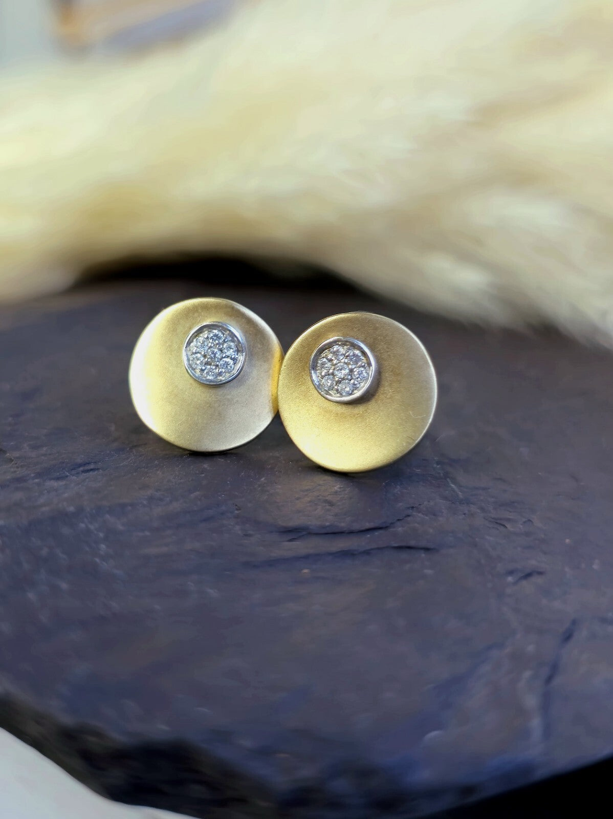 Lovely New 9ct Yellow Gold Round Matt Diamond Earrings Cute Butterfly Everyday