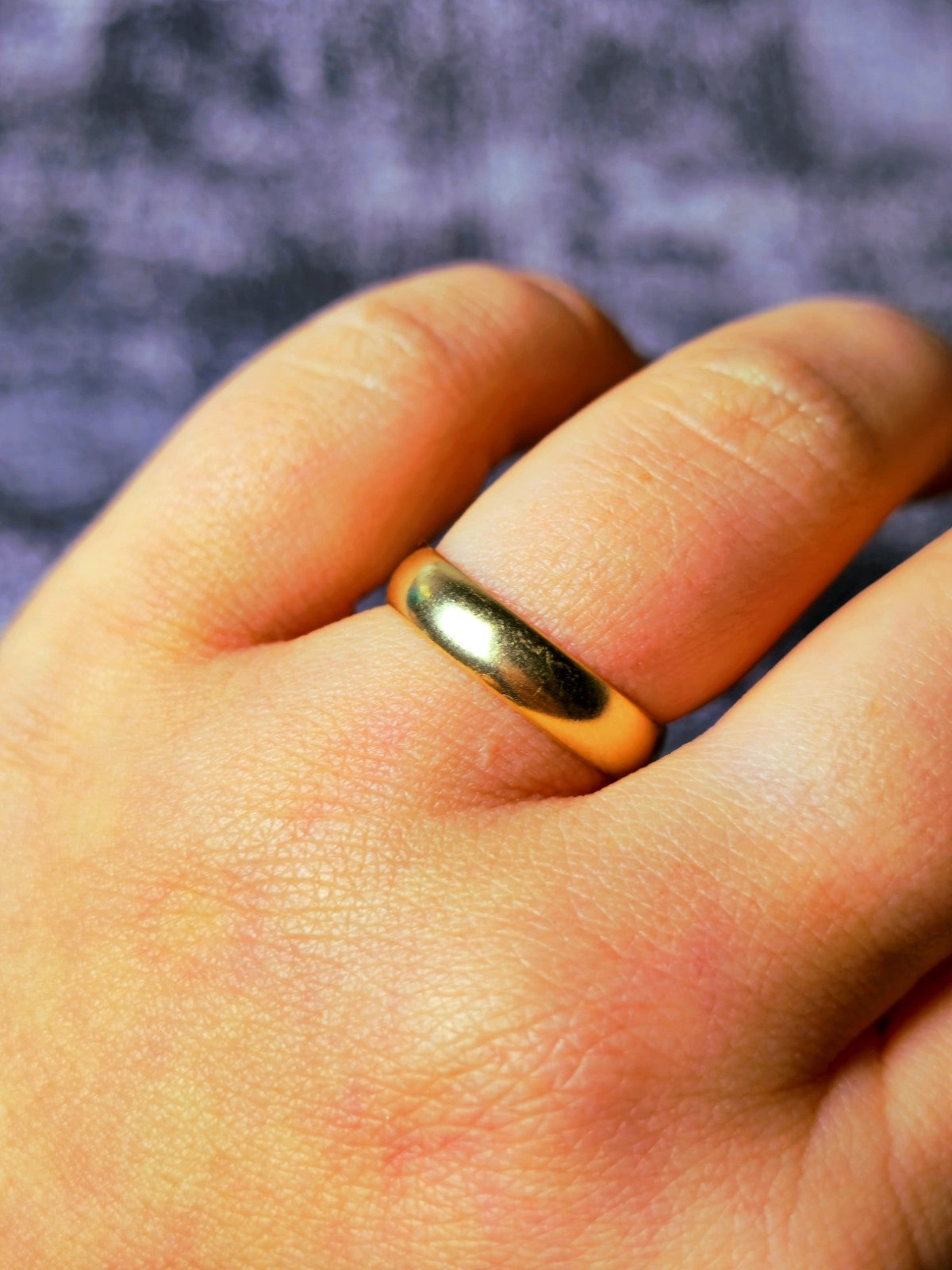 Solid 9ct yellow gold wedding band size P fully hallmarked, 4.5mm wide