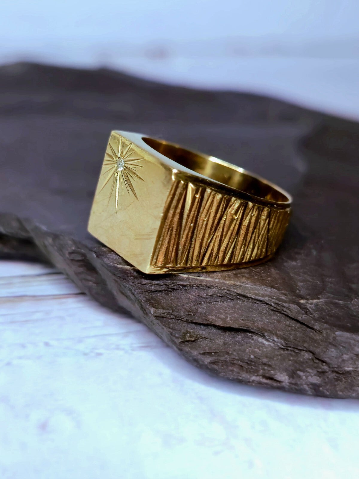 Vintage Solid 9ct Yellow Gold Signet Ring size: T+ Square with Diamond Pattern