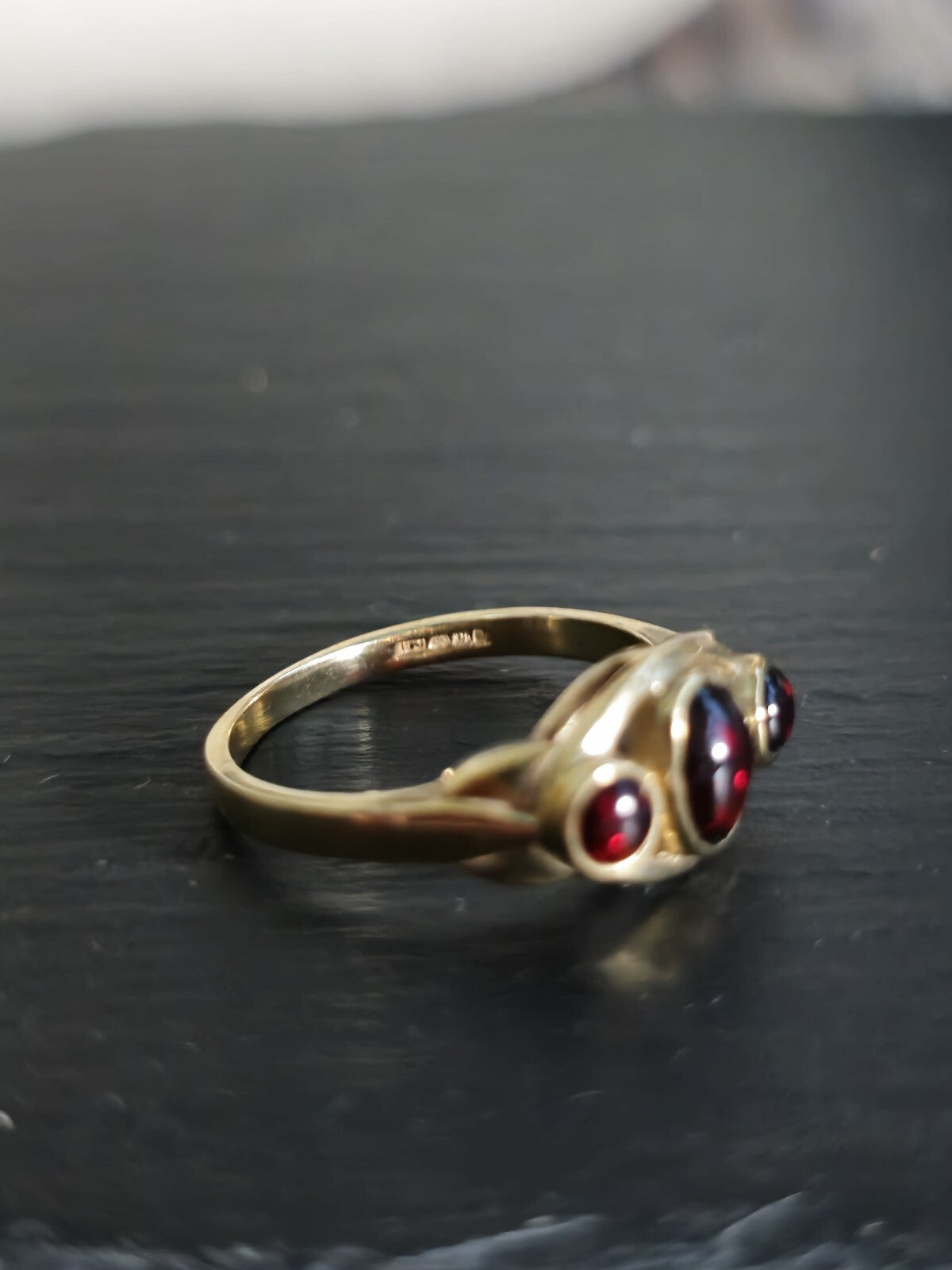 Cute Solid 9ct Yellow Gold Trilogy Garnet Ring Oval Cabochon Three Stone size N+