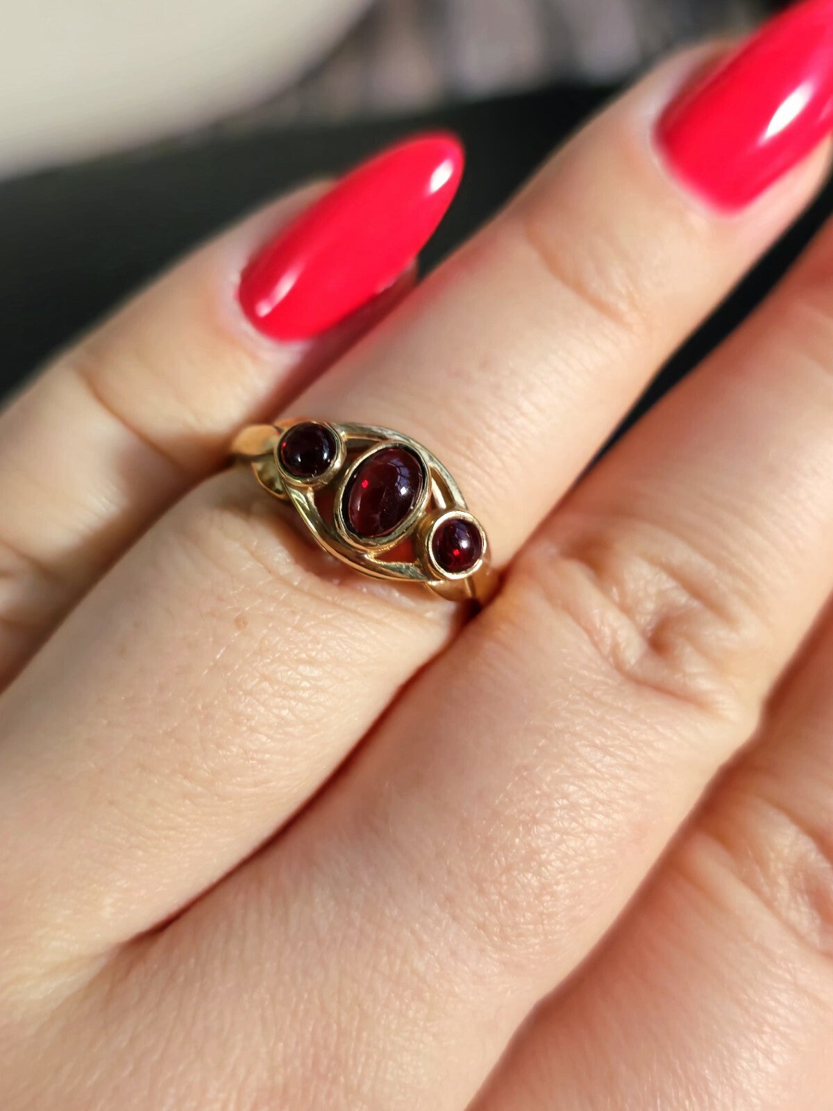 Cute Solid 9ct Yellow Gold Trilogy Garnet Ring Oval Cabochon Three Stone size N+