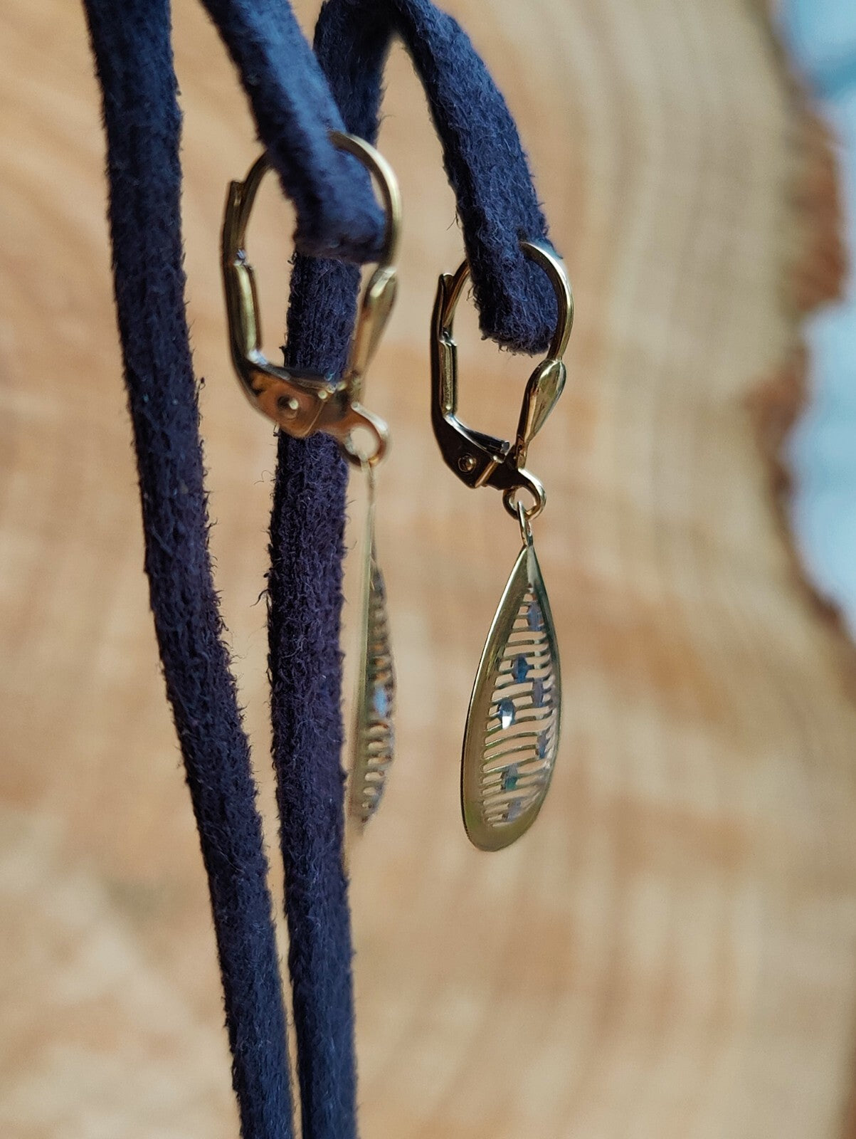 9ct Yellow Gold Drop Dangling Earrings Leverback Hallmarked Pear Shape Lovely