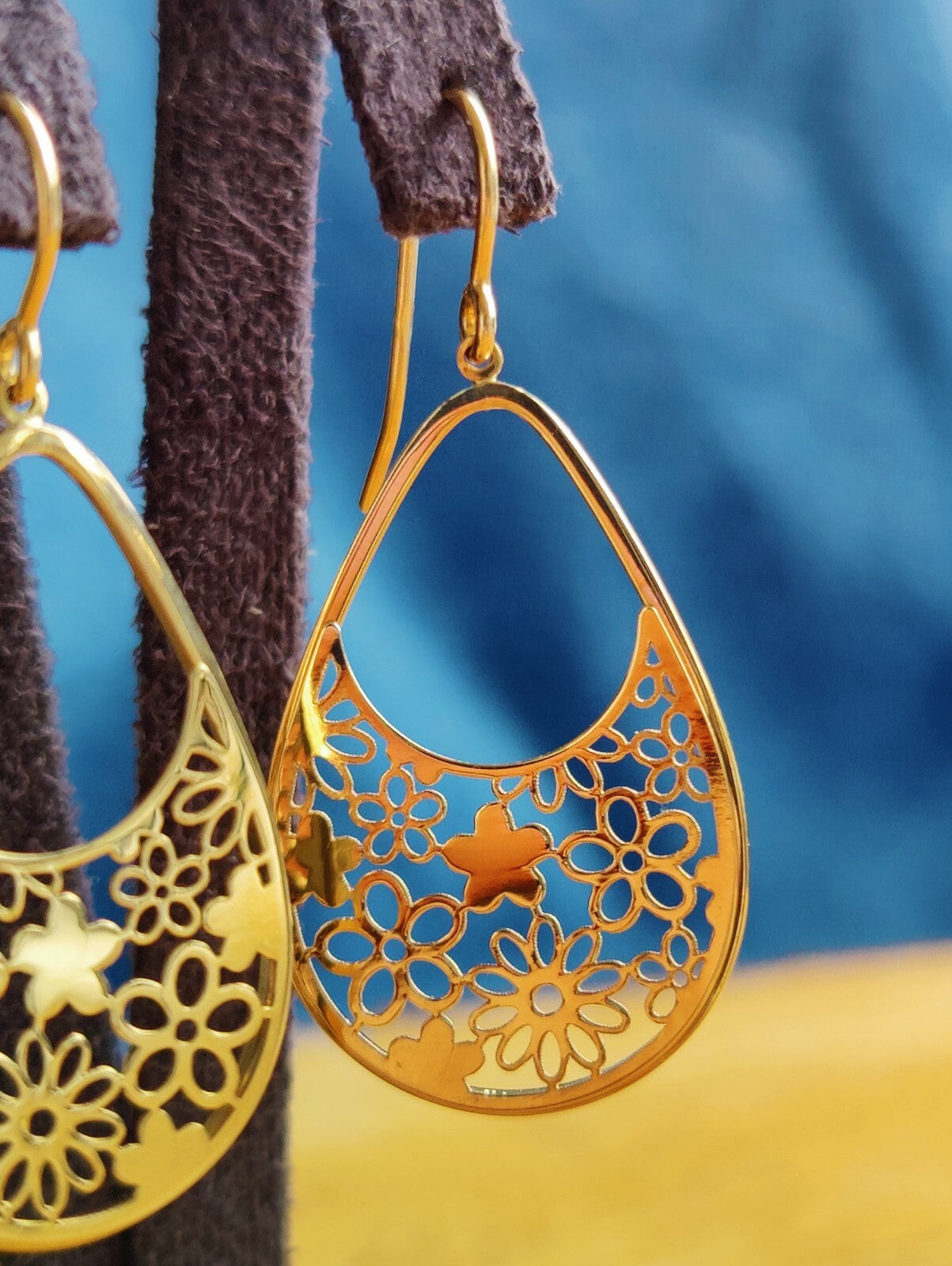 NEW 9ct Gold Yellow Gold Hook Decorative Earrings Flowers Pattern Hallmarked