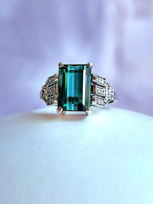 Stunning 18ct White Gold Green Tourmaline/Diamond Dress Ring Cocktail size Q+
