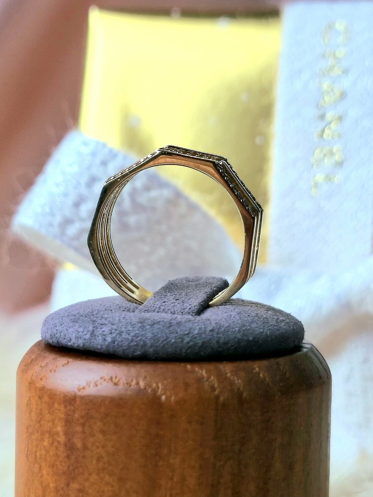 New 9ct Yellow Gold Triple Row Hexagon Shape C/Z Ring size: P see-through Band