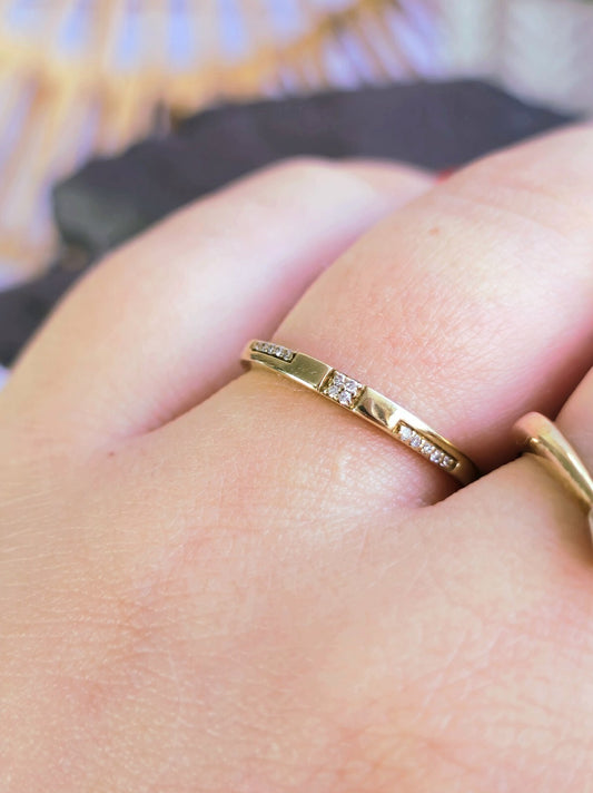 Solid 9ct Yellow Gold Wedding Band Cute 2mm 14 Diamonds Size P+ Ring Hallmarked