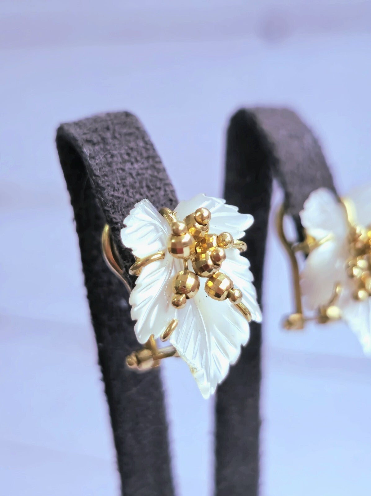 Elegant 18K Yellow Gold Mother Of Pearl Leaf Earrings Studs Omega Clasp Fancy