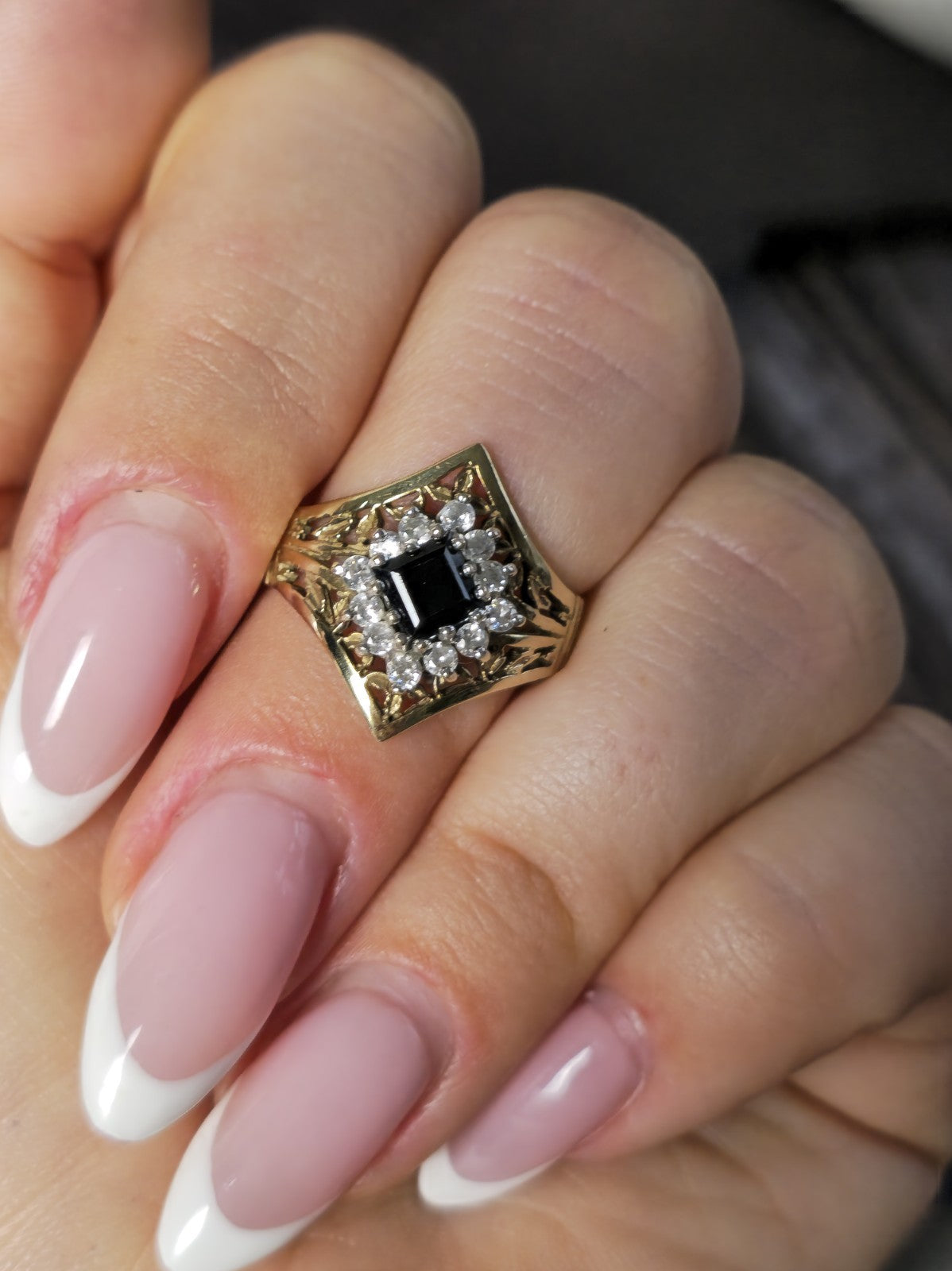 Beautiful 9ct Yellow Gold Sapphire and CZ Ring Vintage Fancy Design Hallmarked