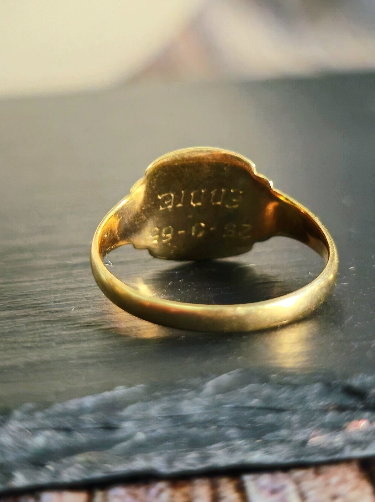 Vintage 9ct Yellow Gold Signet Ring size: M+ Square 2.20grams