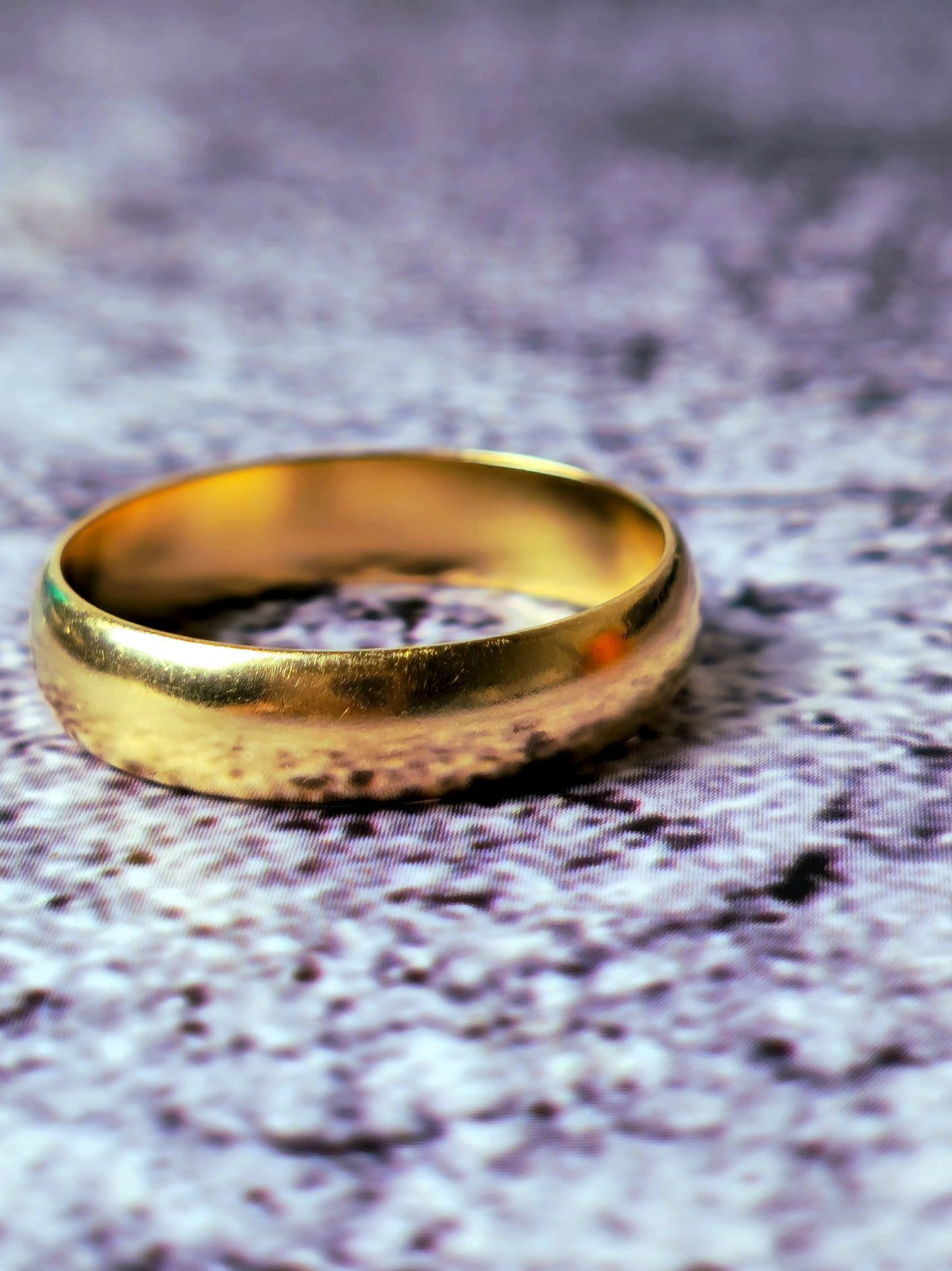 Solid 9ct yellow gold wedding band size P fully hallmarked, 4.5mm wide