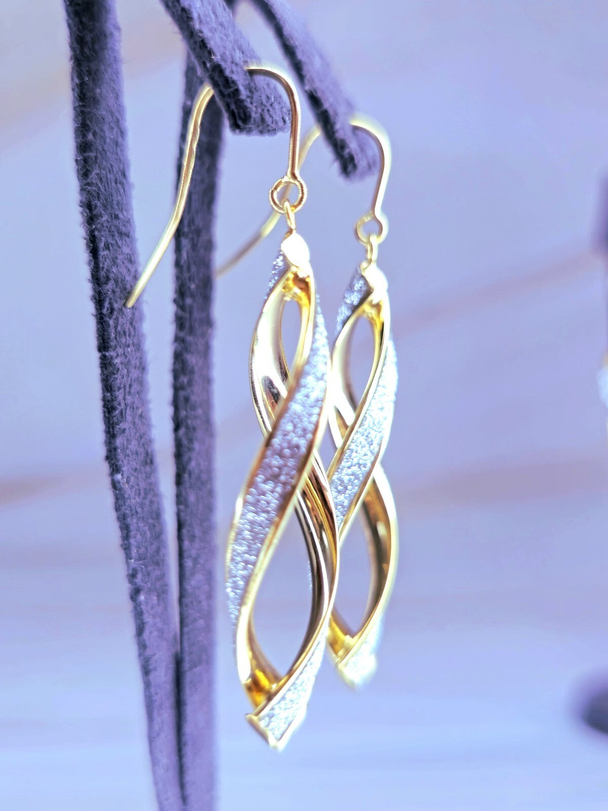 New Solid Yellow Gold 9 Carat White Glitter Moondust Twist Earrings HOOK 3.1gram