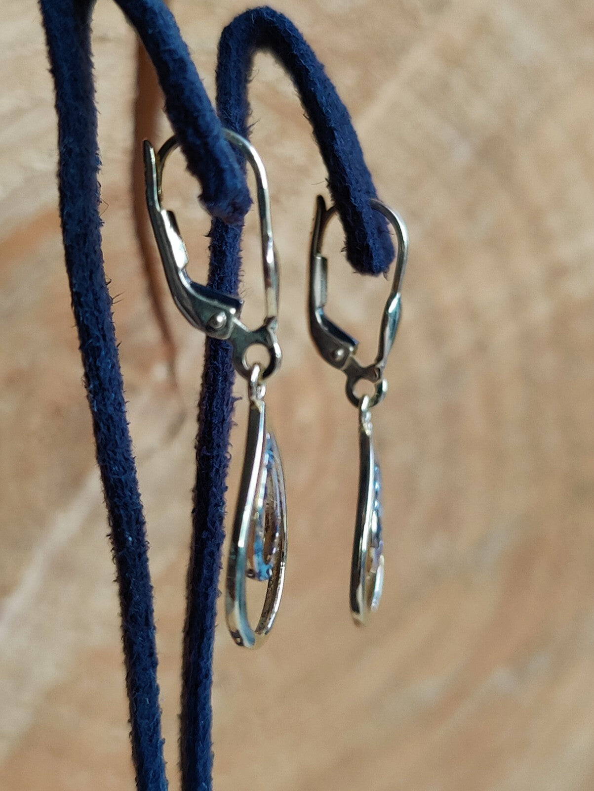 9ct Yellow Gold Solid Drop Dangly Earrings Leverback Hallmarked Diamond Cut