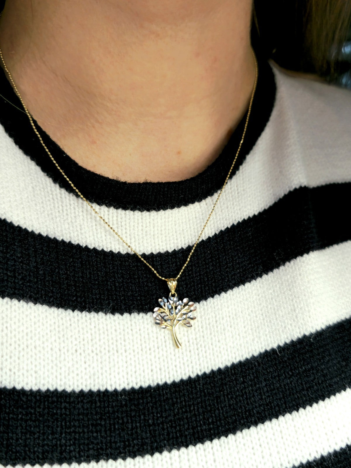 New 9ct Yellow/White Gold Tree of Life Delicate Pendant Diamond Cut Leaves