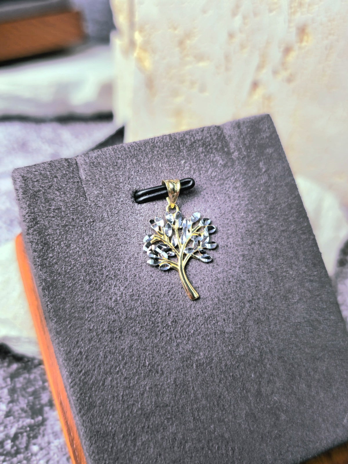 New 9ct Yellow/White Gold Tree of Life Delicate Pendant Diamond Cut Leaves