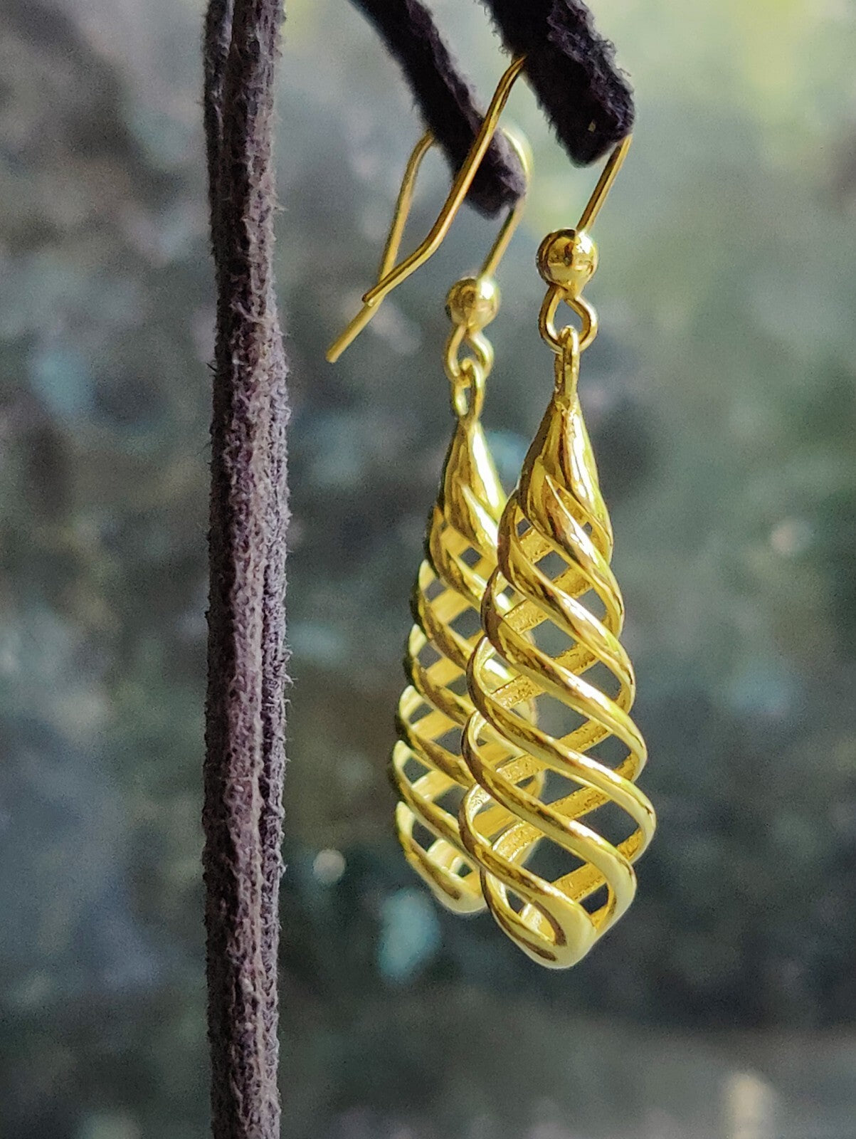 New Solid 9ct Yellow Gold Twisted Drop Earrings Hook Earrings 3 grams
