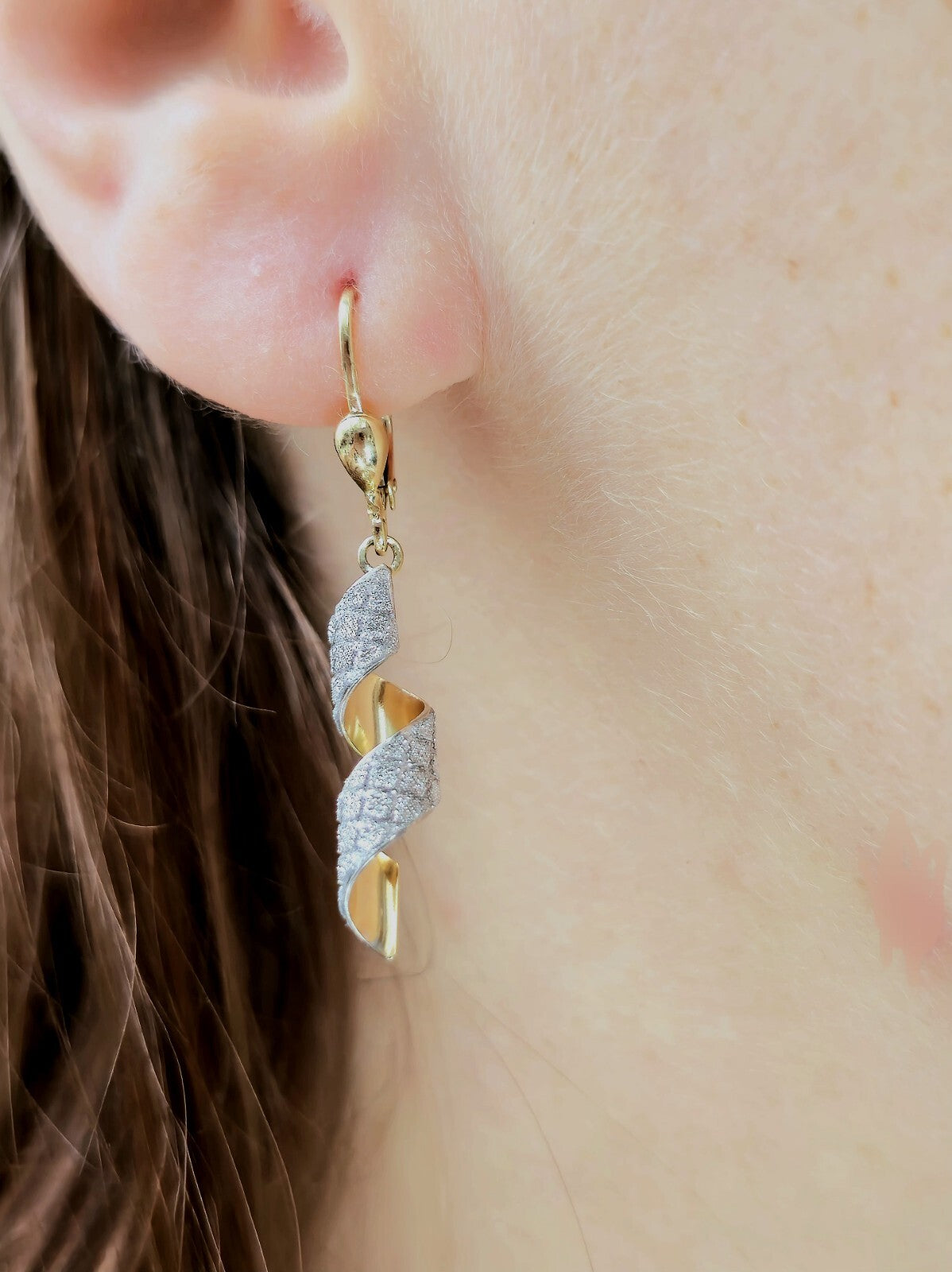 New 9ct Yellow Gold Glitter Moondust Twist Earrings Dangling Coil Leverback