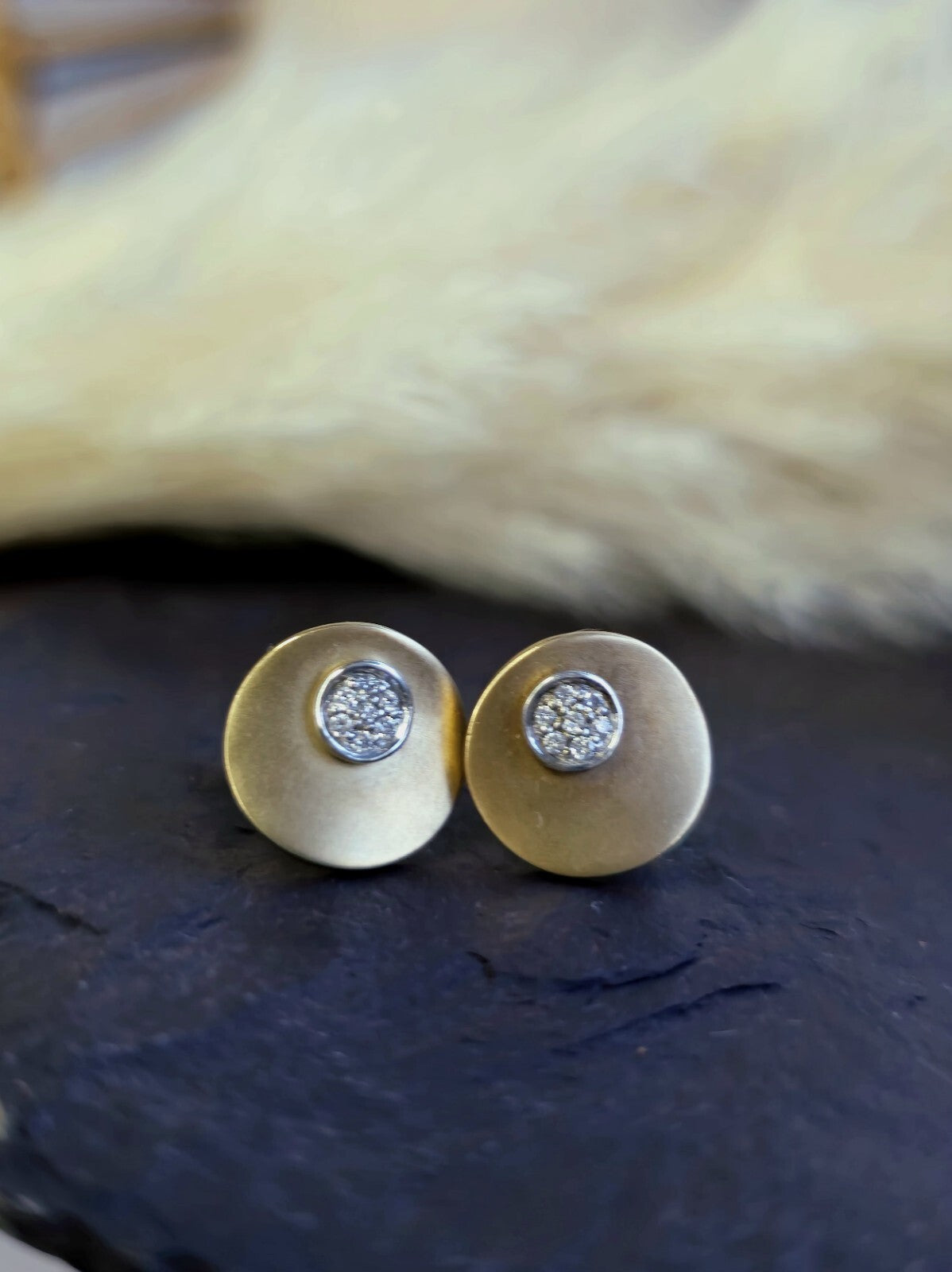 Lovely New 9ct Yellow Gold Round Matt Diamond Earrings Cute Butterfly Everyday