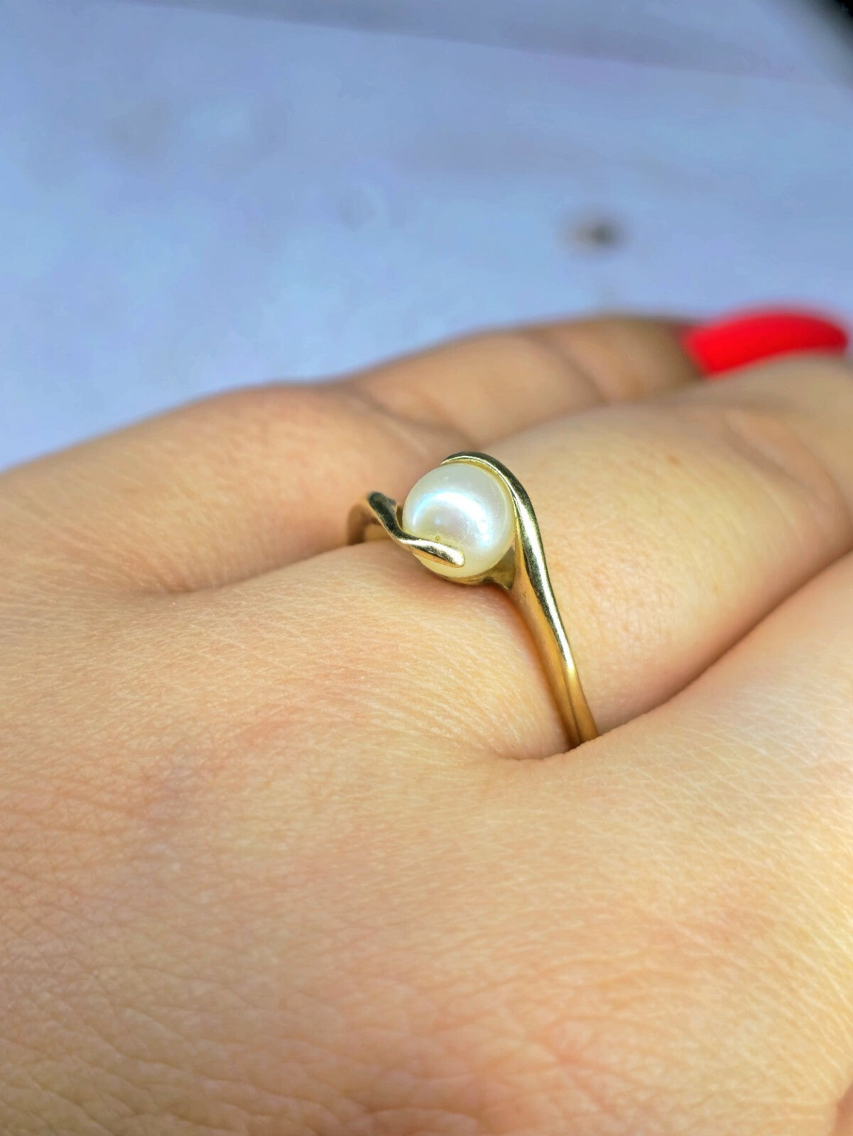9ct Yellow Gold 6mm Natural Cultured Pearl Ring Twisted Design Setting size N+