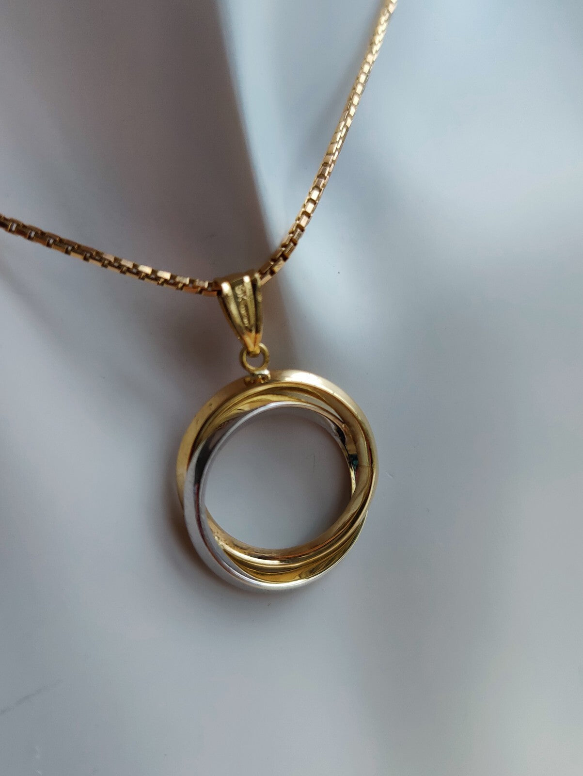New Round Solid 9ct Yellow Gold Cubic Zirconia Pendant Double Twisted Circle CZ