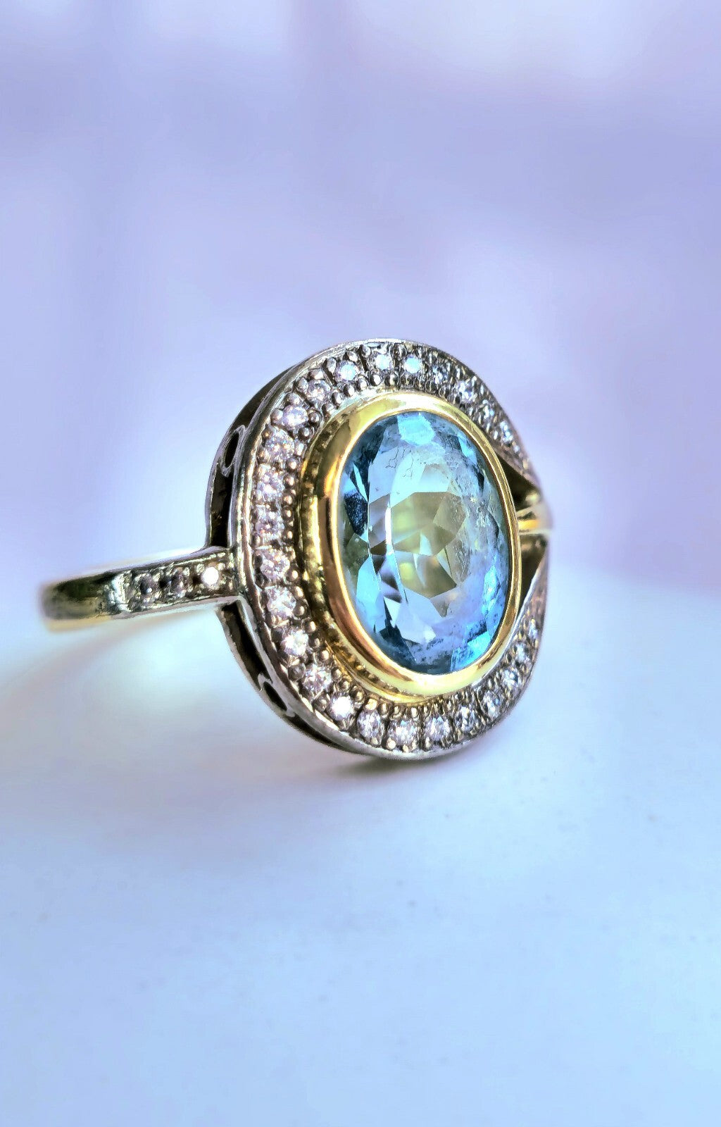 Stunning 18ct Yellow Gold Aquamarine/Diamond Dress Ring Cocktail size M+ Oval