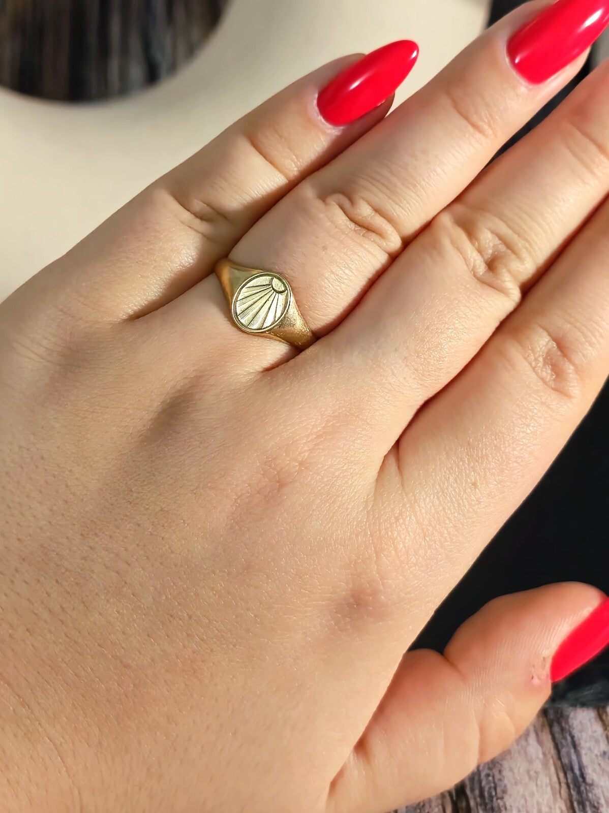 Vintage Solid 9ct Yellow Gold Oval Signet Ring size: P+ Sunburst Pattern 2.3g