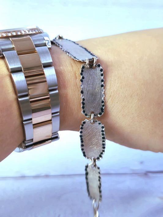 18ct White Gold Boohoo Bracelet Heavy and Solid Handmade Enamel Decor 10.5grams