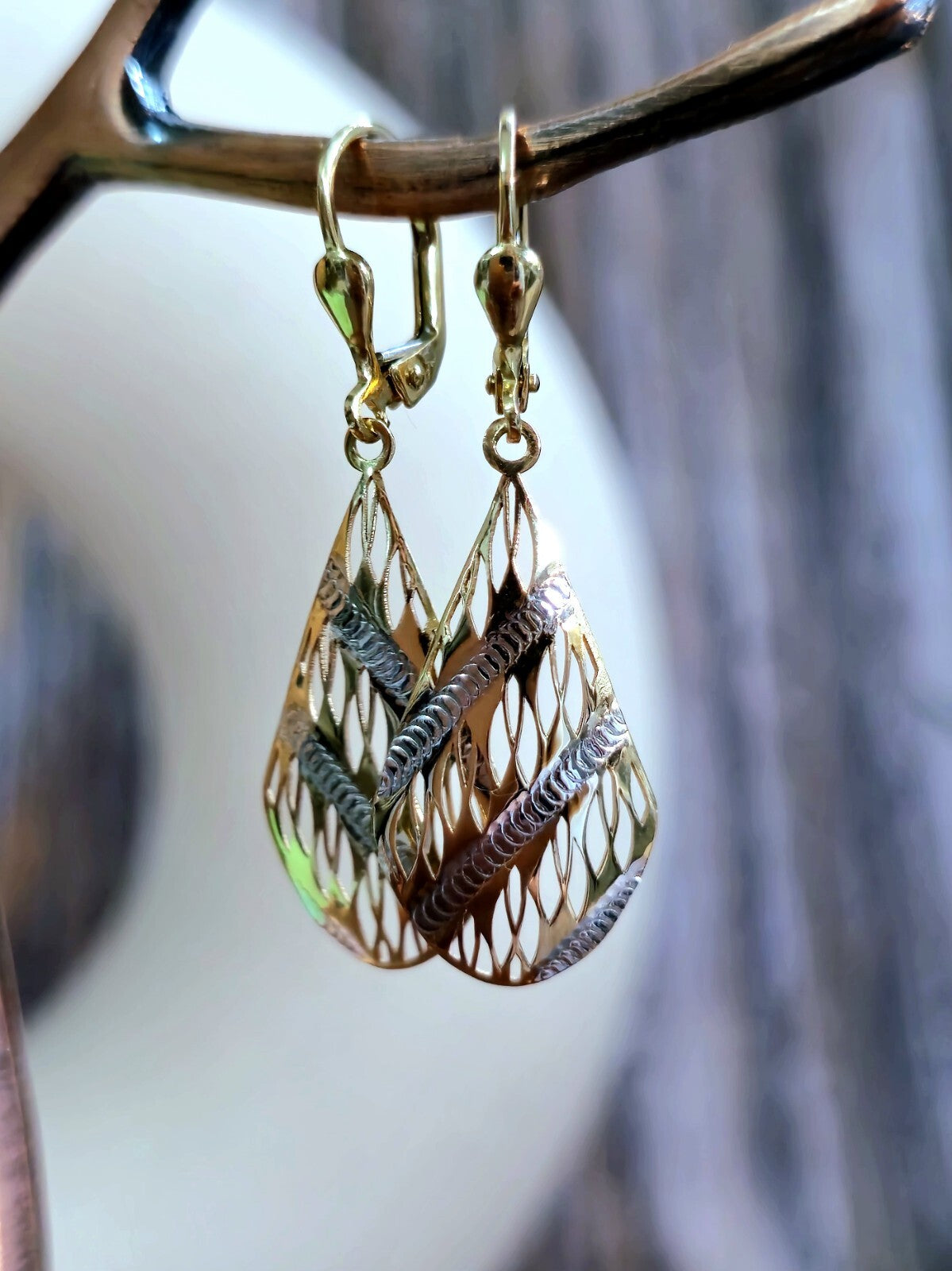New 9ct Yellow/White Gold Solid Drop Teardrop Earrings Lever back Pattern