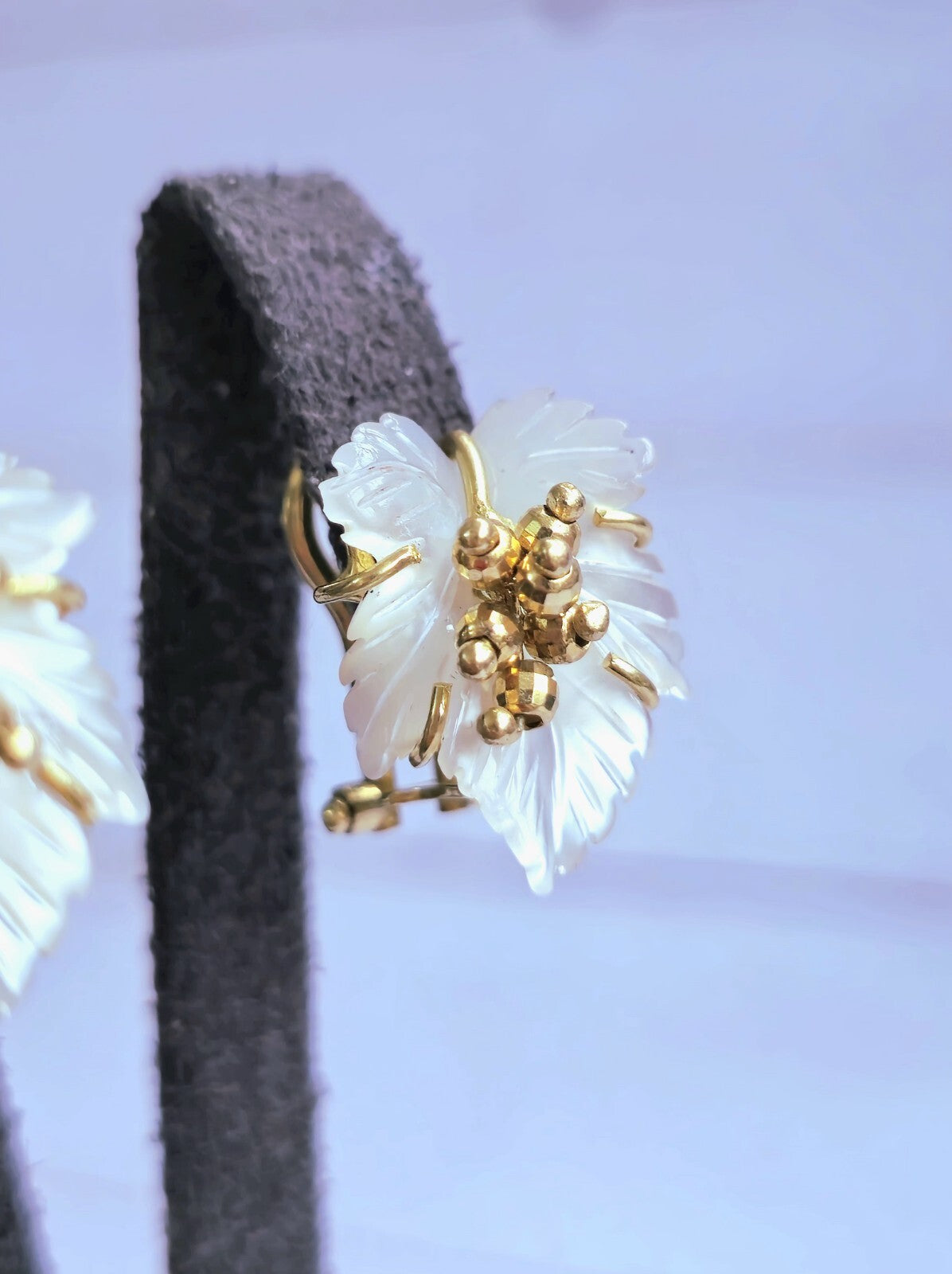 Elegant 18K Yellow Gold Mother Of Pearl Leaf Earrings Studs Omega Clasp Fancy