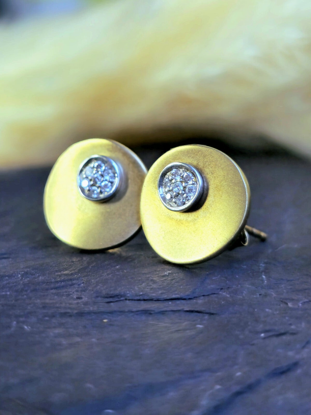 Lovely New 9ct Yellow Gold Round Matt Diamond Earrings Cute Butterfly Everyday