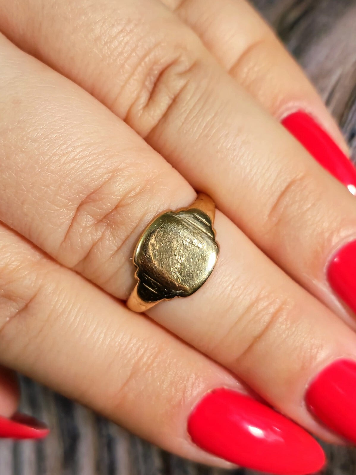 Vintage 9ct Yellow Gold Signet Ring size: M+ Square 2.20grams