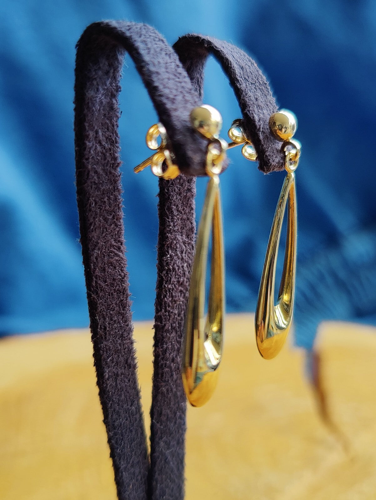 New 9ct Yellow Gold Drop Dangly Earrings Leverback Hallmarked Classic Stud