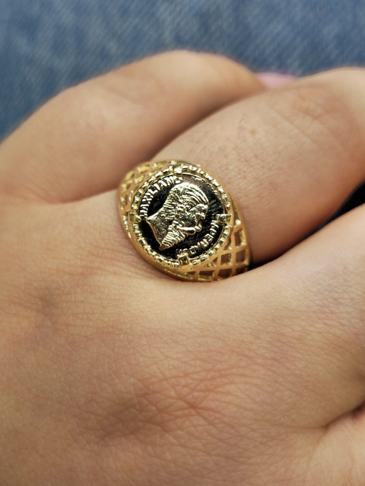 New 9ct Yellow Gold Signet Small Coin-Looking Like Ring size R Pinky Finger 12m