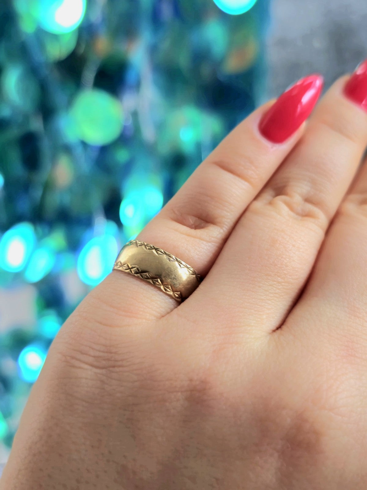 Solid 9ct Yellow Gold Wedding Band Ring with Pattern 7mm wide size: N 4grams