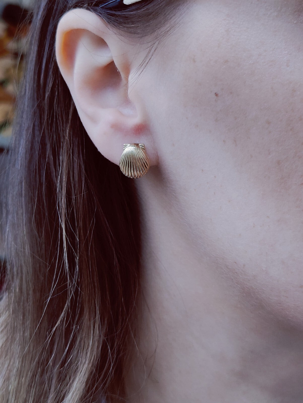 NEW 9ct Solid Yellow Shell Stud Earrings Holiday Summer Jewellery 1.7grams