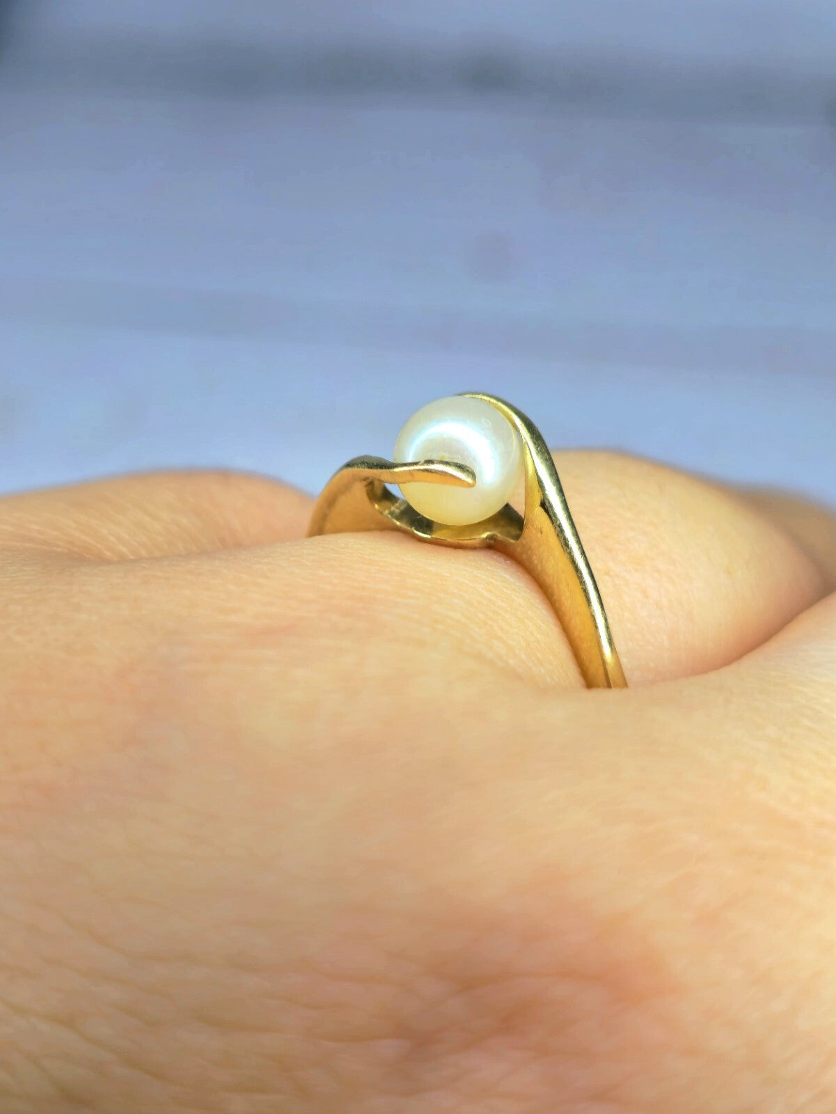 9ct Yellow Gold 6mm Natural Cultured Pearl Ring Twisted Design Setting size N+
