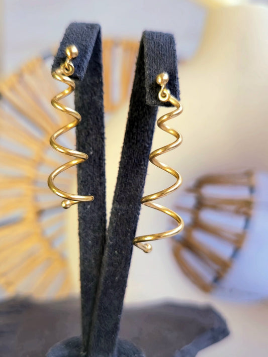 Lovely 9ct Yellow Gold Twist Earrings Dangling Coil Spring Stud Butterfly 40mm