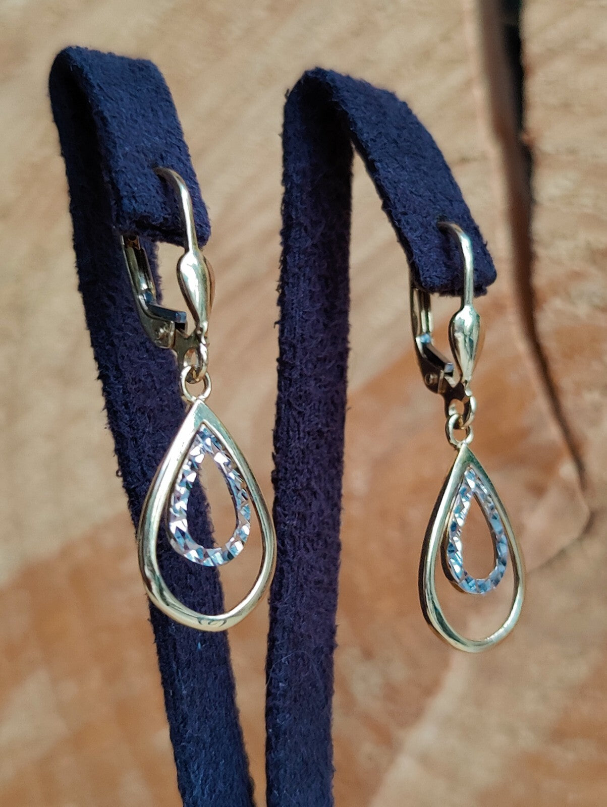 9ct Yellow Gold Solid Drop Dangly Earrings Leverback Hallmarked Diamond Cut