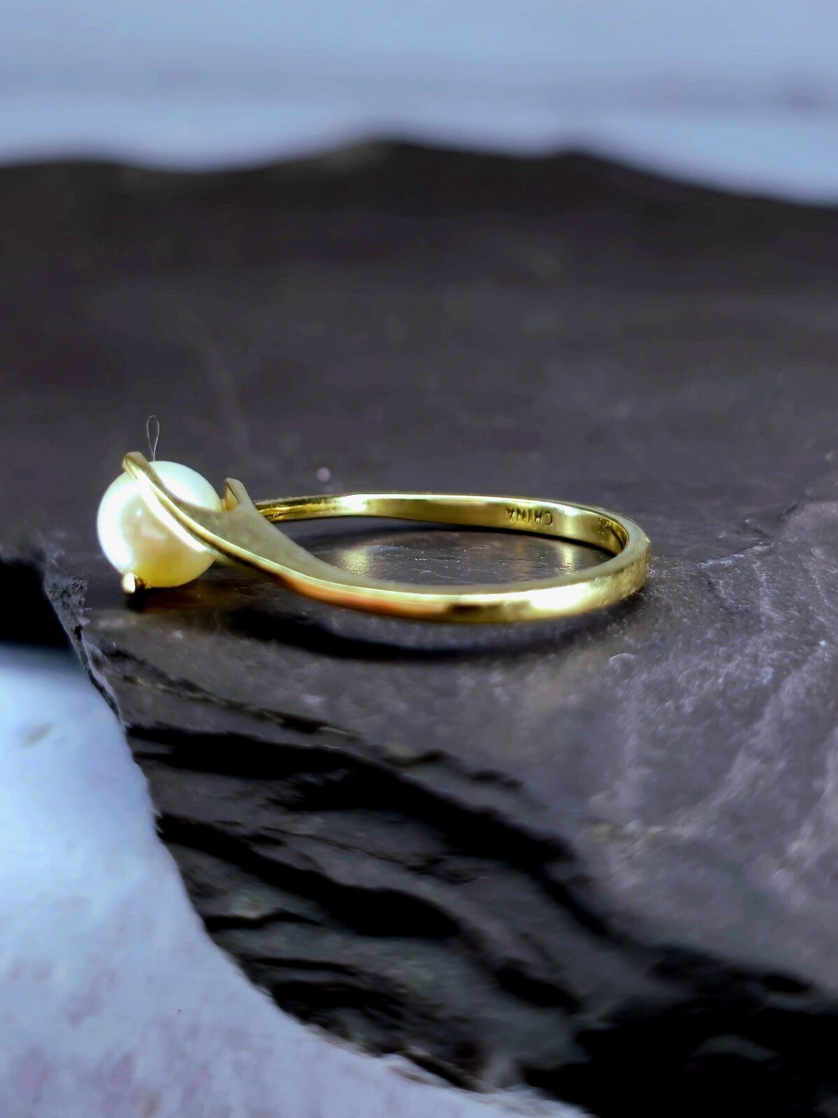 9ct Yellow Gold 6mm Natural Cultured Pearl Ring Twisted Design Setting size N+
