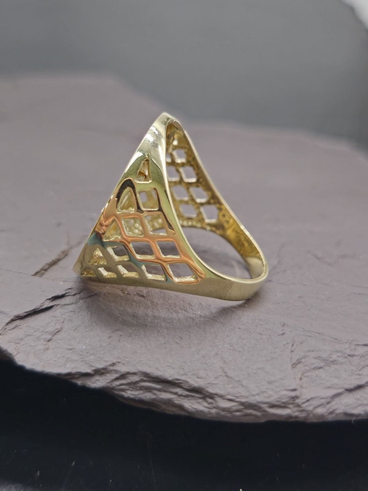 New Solid 9ct Yellow Gold Signet Full Sovereign Coin Ring size V Hallmakerd 24mm