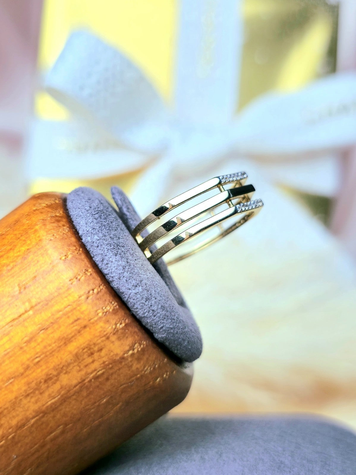 New 9ct Yellow Gold Triple Row Hexagon Shape C/Z Ring size: P see-through Band