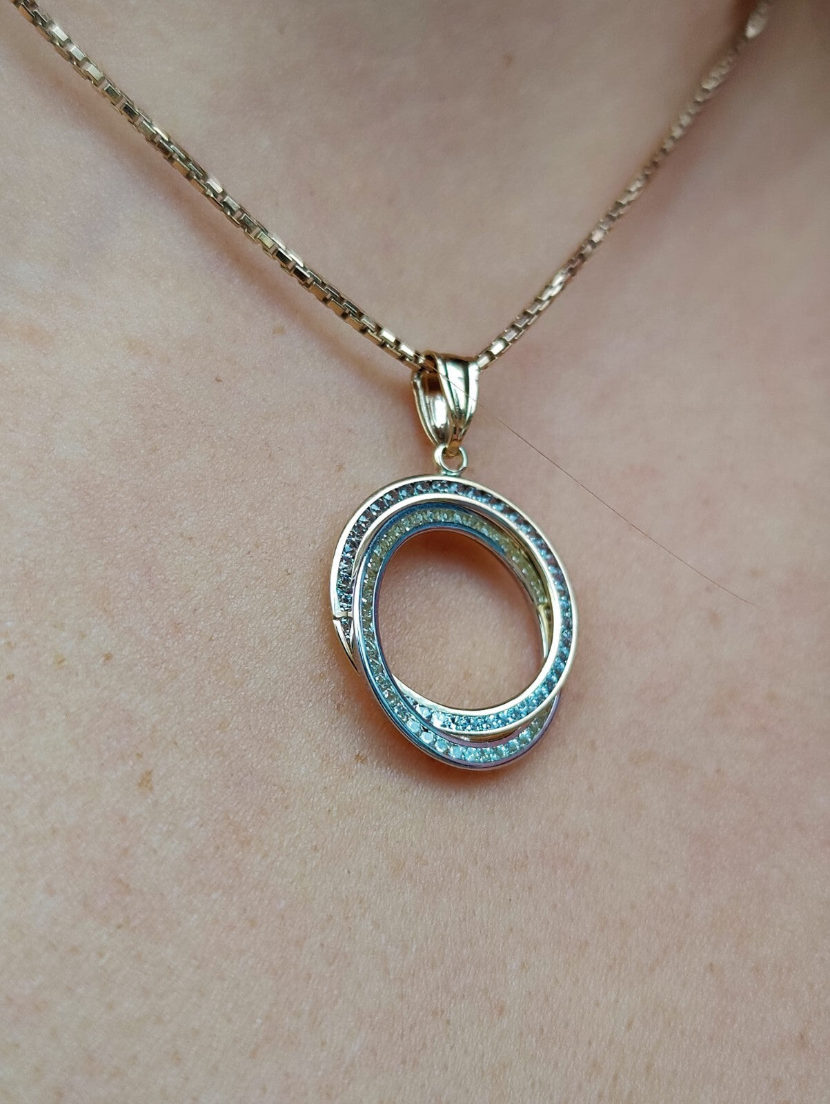 New Round Solid 9ct Yellow Gold Cubic Zirconia Pendant Double Twisted Circle CZ