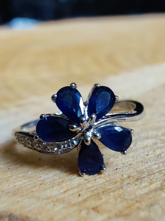 Absolutely Stunning 9ct White Gold Sapphires and Diamonds Flower Ring size P+