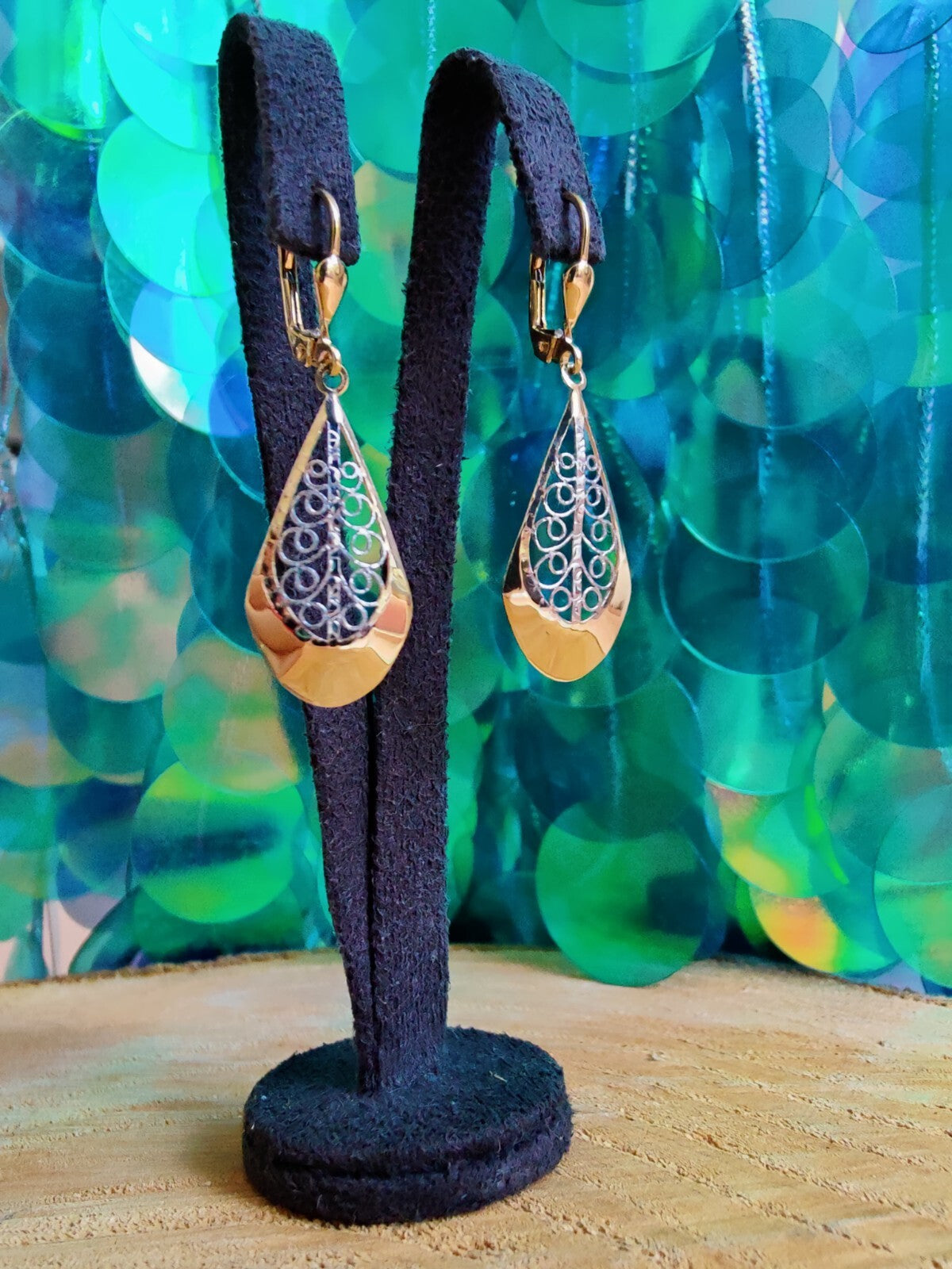 New Solid Drop Dangly Earrings 9ct Yellow Gold Leverback Hallmarked Leaf Pattern