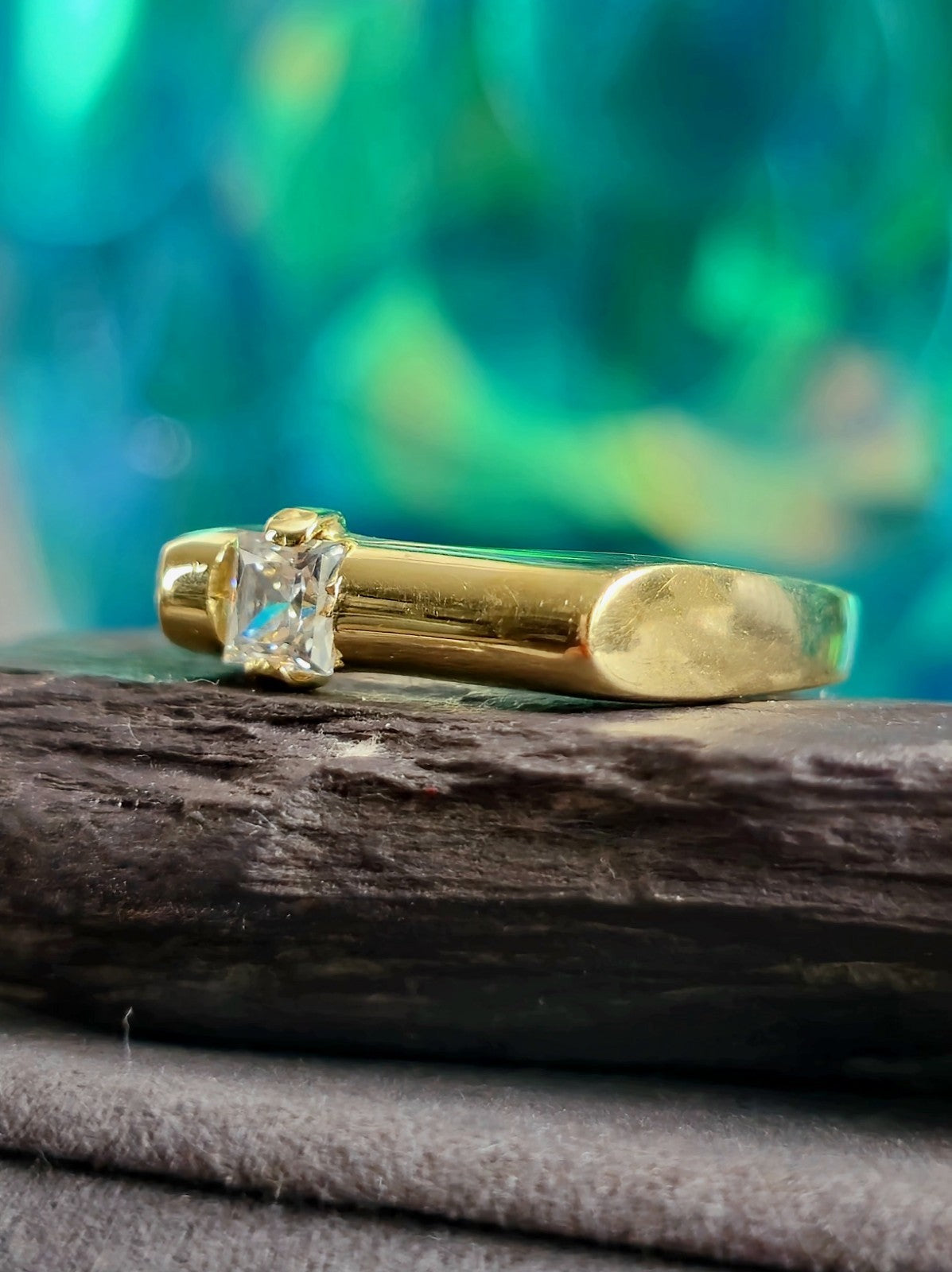 585 Solid 14ct Yellow Gold Signet Ring Size: P Square with Cubic Zirconia 3g