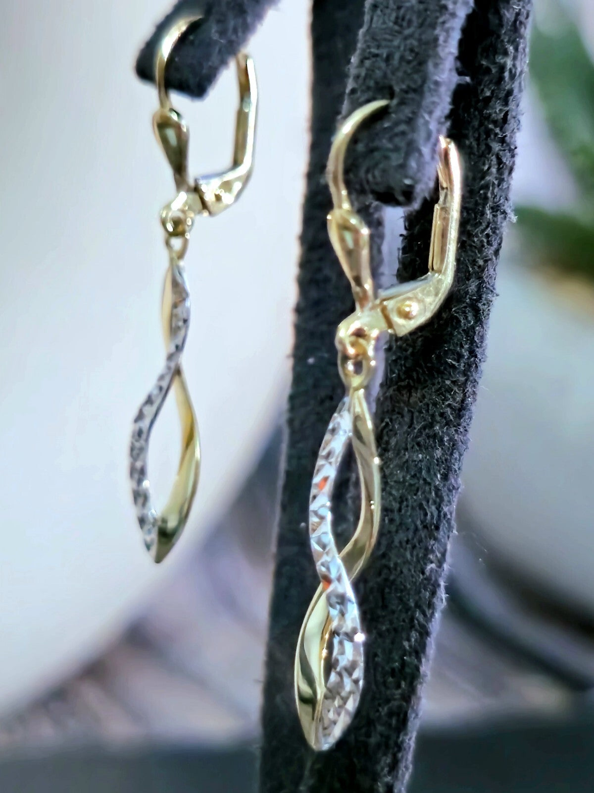 New 9ct Yellow/White Gold Drop Dangle Earrings Diamond Cut 8-Shape Leverback