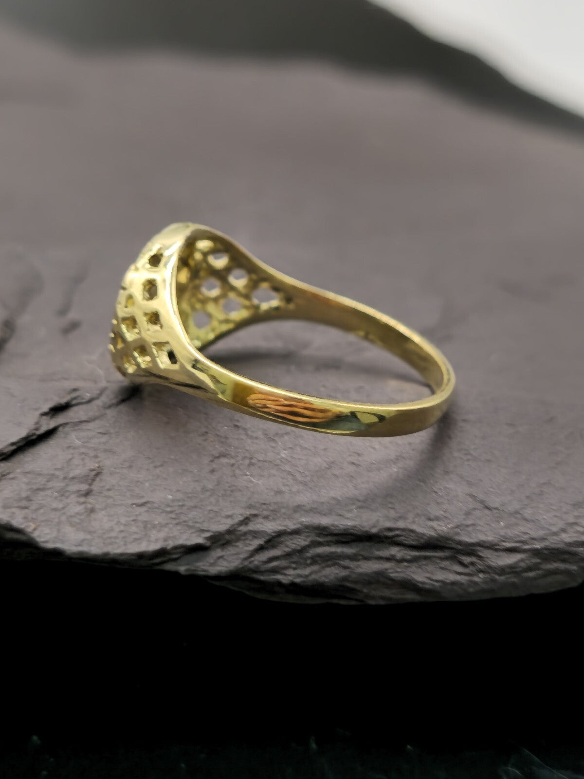 New 9ct Yellow Gold Signet Small Coin-Looking Like Ring size M Pinky Finger
