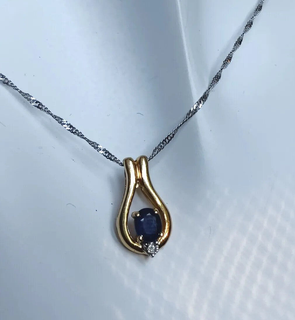 Lovely 18CT GOLD SAPPHIRE AND DIAMOND PENDANT HALLMARKED