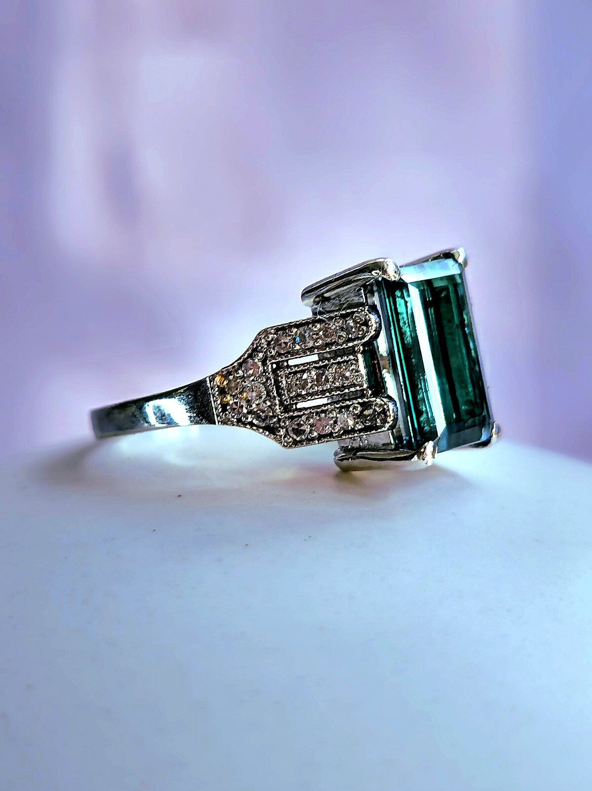 Stunning 18ct White Gold Green Tourmaline/Diamond Dress Ring Cocktail size Q+