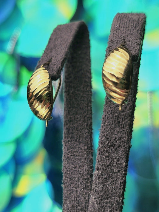 8ct Yellow Gold Drop Earrings Hook Kidney Clasp Oval Shape Diamond Cut Leaf 333