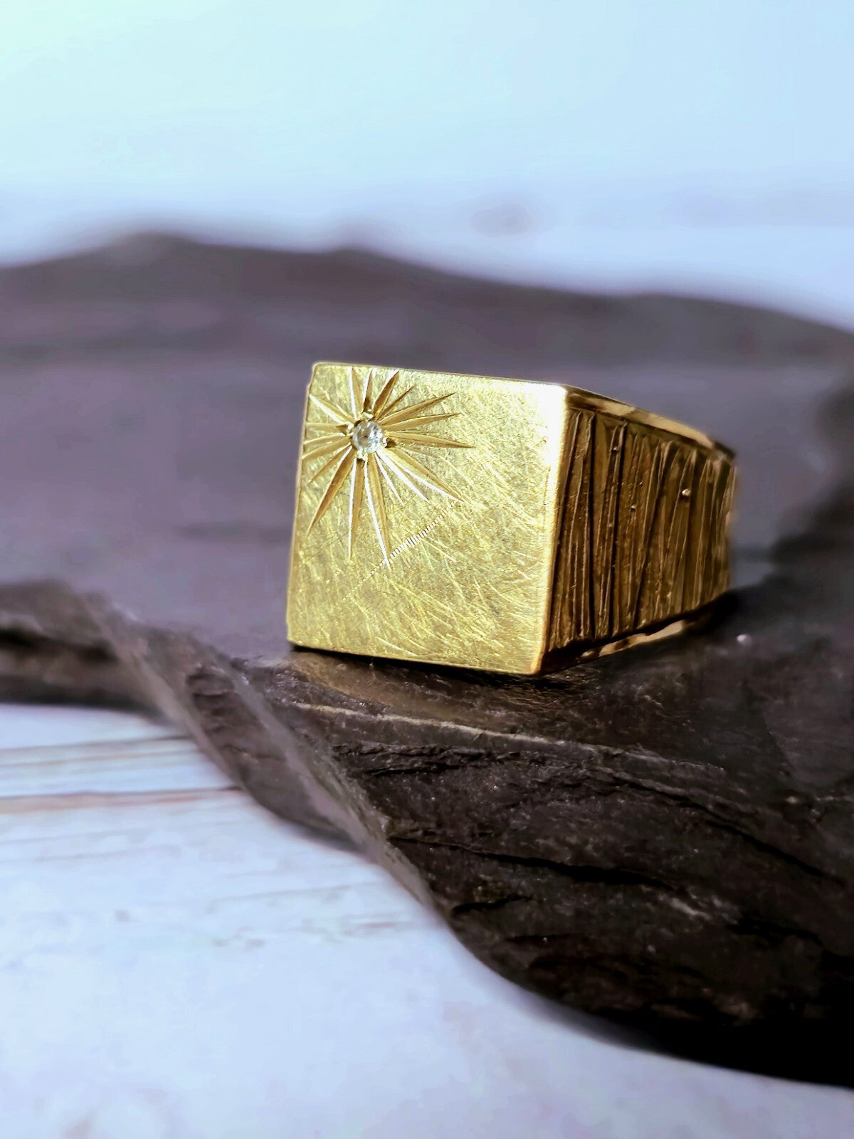 Vintage Solid 9ct Yellow Gold Signet Ring size: T+ Square with Diamond Pattern